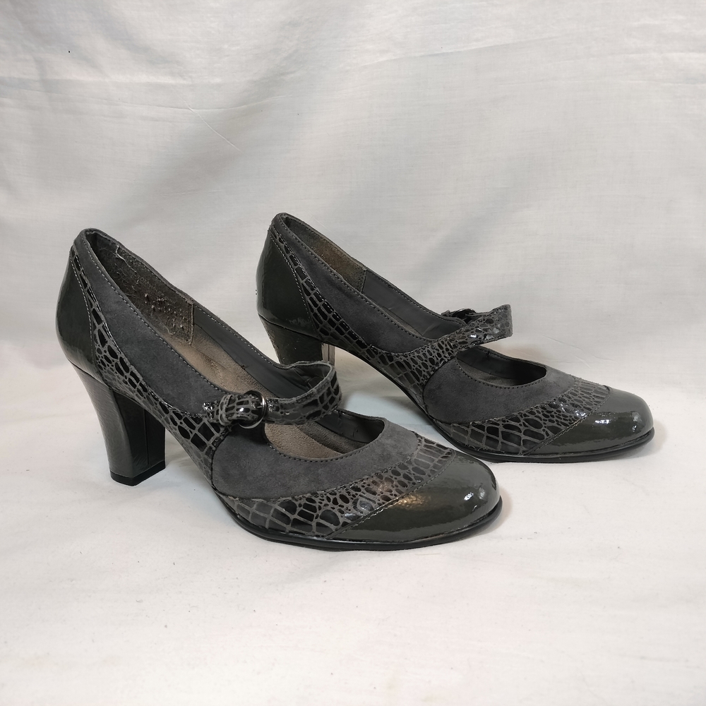 Aerosoles "Roller Rink" Retro Mary Jane Pumps